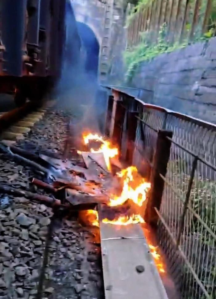 Drone crash ignites Chengdu–Kunming Railway fire (Internet image)