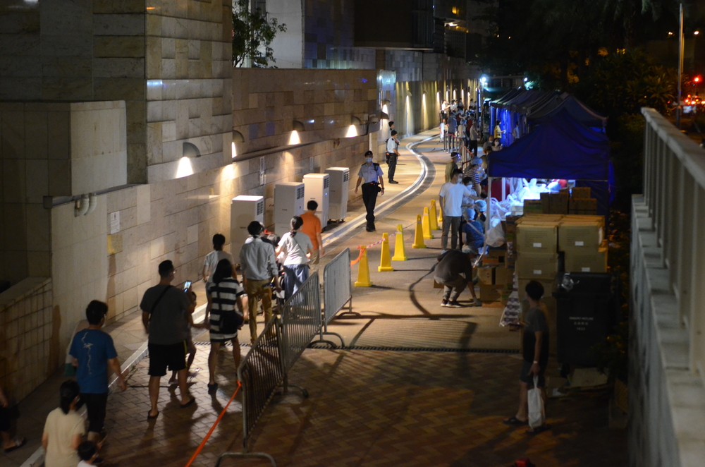 Residents are tested at Lohas Park's Le Prestige. SING TAO Residents are tested at Lohas Park's Le Prestige. SING TAO