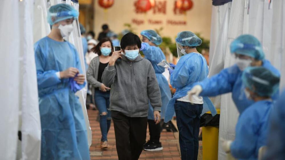 Residents of Nga Yuen House, Chuk Yuen South Estate in Wong Tai Sin head to testing stations. Residents of Nga Yuen House, Chuk Yuen South Estate in Wong Tai Sin head to testing stations.