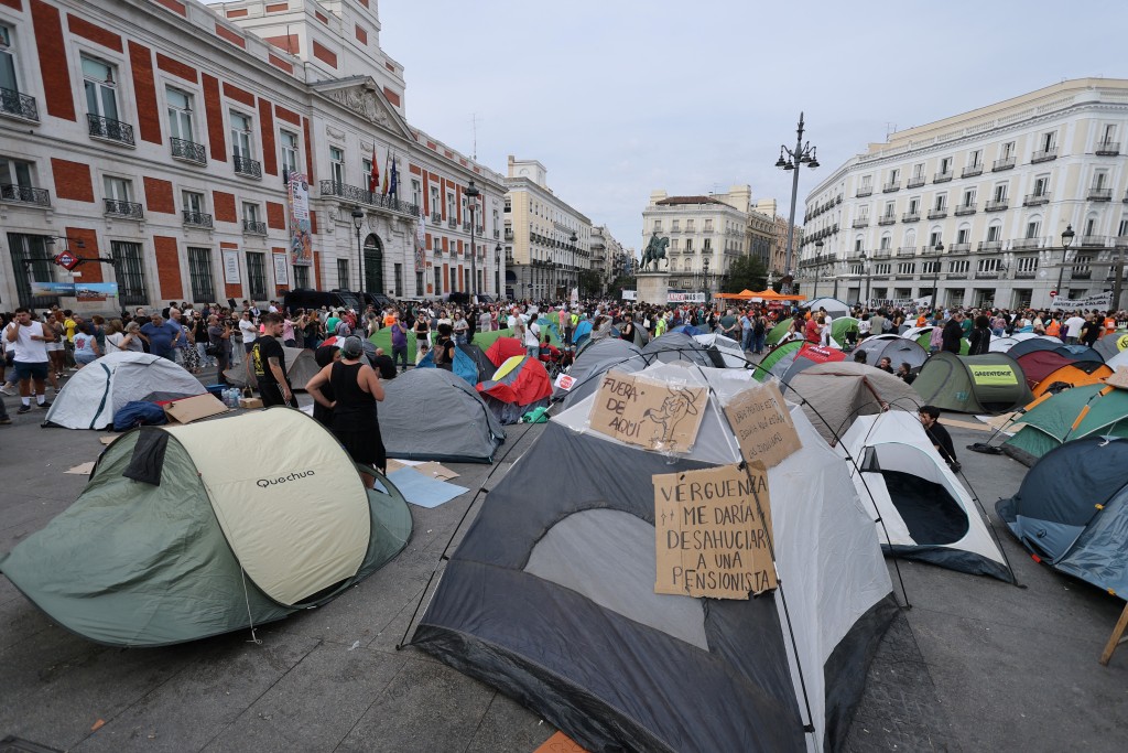 Demonstrators camp with tents to protest against evictions and the housing crisis in front of the Presidency of the Community of Madrid on the Puerta del Sol plaza in Madrid on September 27, 2026. (AFP)