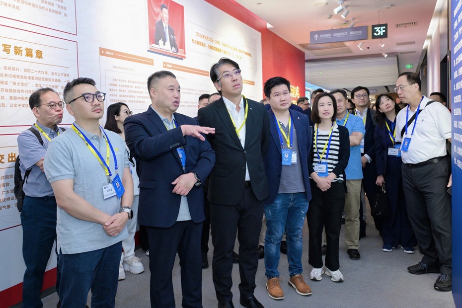 FHKI delegation at the Chongqing Planning Exhibition Gallery.