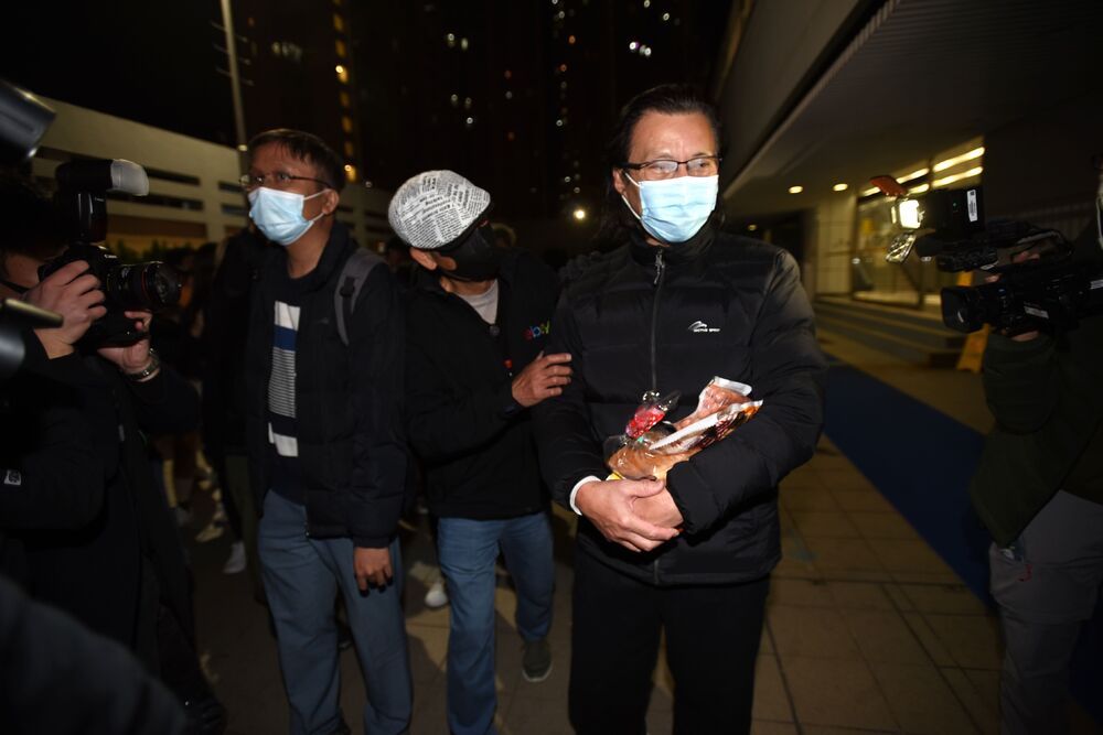 Lawyer Daniel Wong Kwok-tung meets supporters outside Sha Tin Police Station after his release last night. Lawyer Daniel Wong Kwok-tung meets supporters outside Sha Tin Police Station after his release last night.