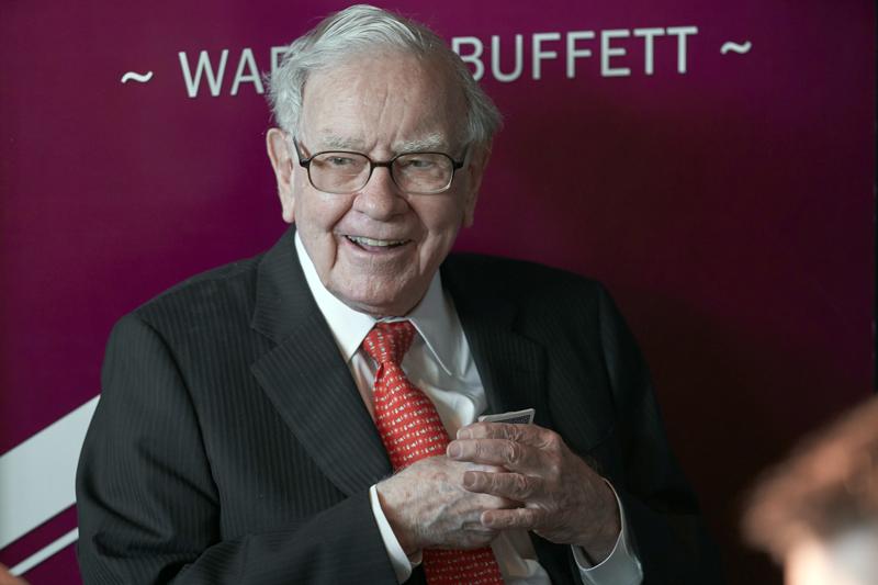 Warren Buffett, Chairman and CEO of Berkshire Hathaway, plays bridge following the annual Berkshire Hathaway shareholders meeting in Omaha, Nebraska, on May 5, 2019. Warren Buffett, Chairman and CEO of Berkshire Hathaway, plays bridge following the annual Berkshire Hathaway shareholders meeting in Omaha, Nebraska, on May 5, 2019.