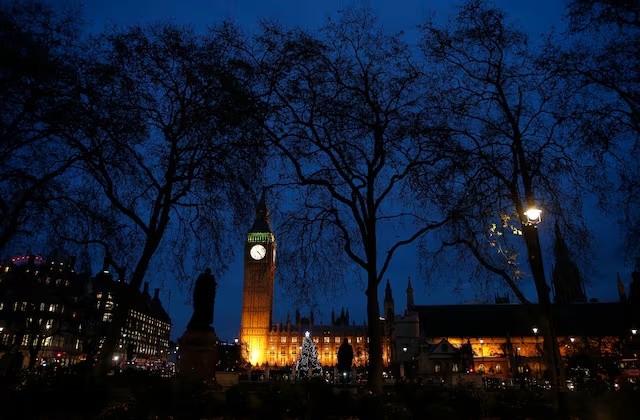 Dusk falls over Parliament Square outside the Supreme Court in central London, Britain December 7, 2016. REUTERS/Peter Nicholls/File Photo 