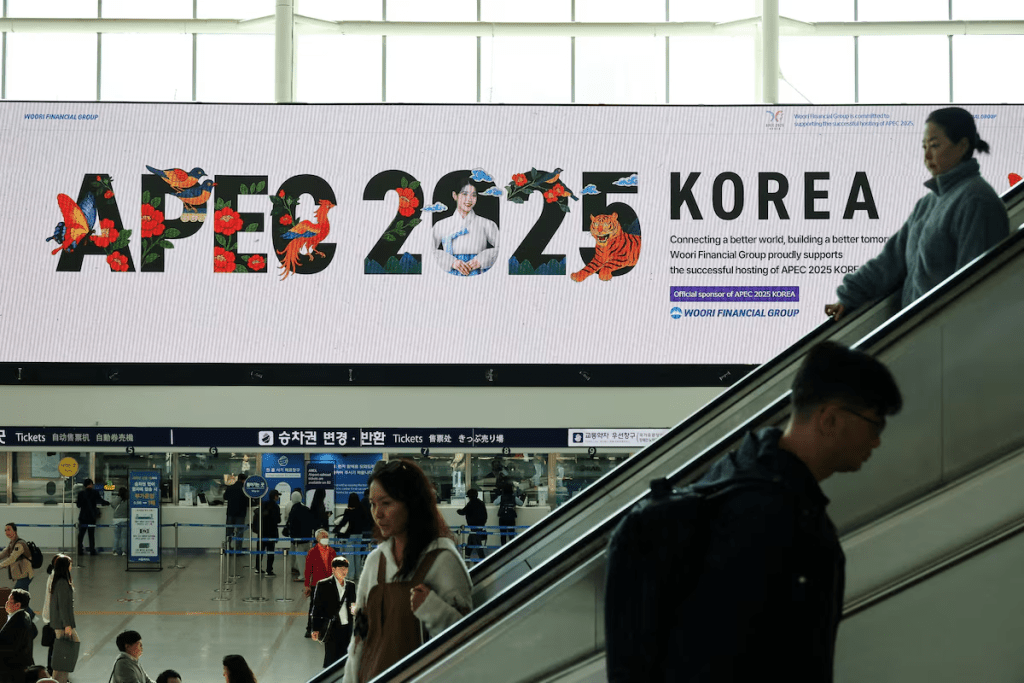 Passengers ride on escalators as a large electric board shows an advertisement promoting the 2025 Asia-Pacific Economic Cooperation leaders' summit in Gyeongju, at a railway station in Seoul, South Korea, October 22, 2025. REUTERS/Kim Hong-Ji