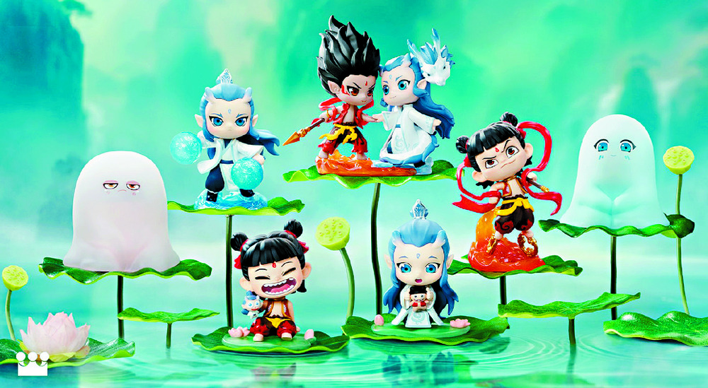 A full set of eight toys and, right,
a rare figurine. A full set of eight toys and, right,
a rare figurine.