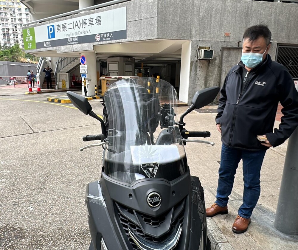 Man flees as police arrest another for stolen motorcycle