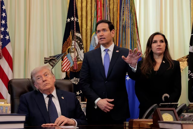 U.S. Secretary of State Marco Rubio, next to President Donald Trump, speaks to the media in the Oval Office at the White House in Washington, D.C., U.S., April 23, 2026. REUTERS/Kylie Cooper