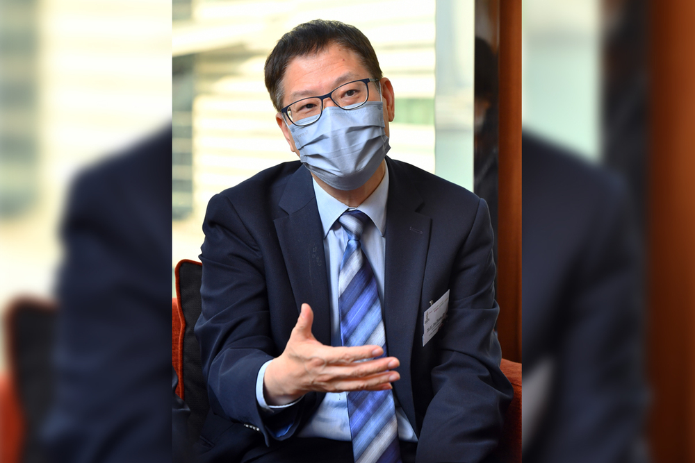 Yu Tak-cheung, former Director of Buildings, Buildings Department; and the Chairman of the Jury Panel Yu Tak-cheung, former Director of Buildings, Buildings Department; and the Chairman of the Jury Panel