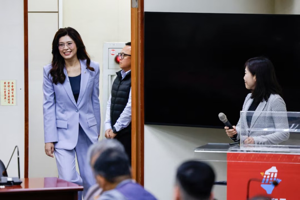  Kuomintang (KMT) Chairperson Cheng Li-wun arrives to speak to the media ahead of her trip to China, in Taipei, Taiwan April 7, 2026. REUTERS/Ann Wang