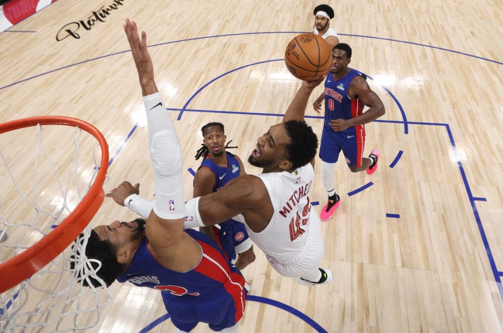  Donovan Mitchell drives to the basket against Tobias Harris. AFP 