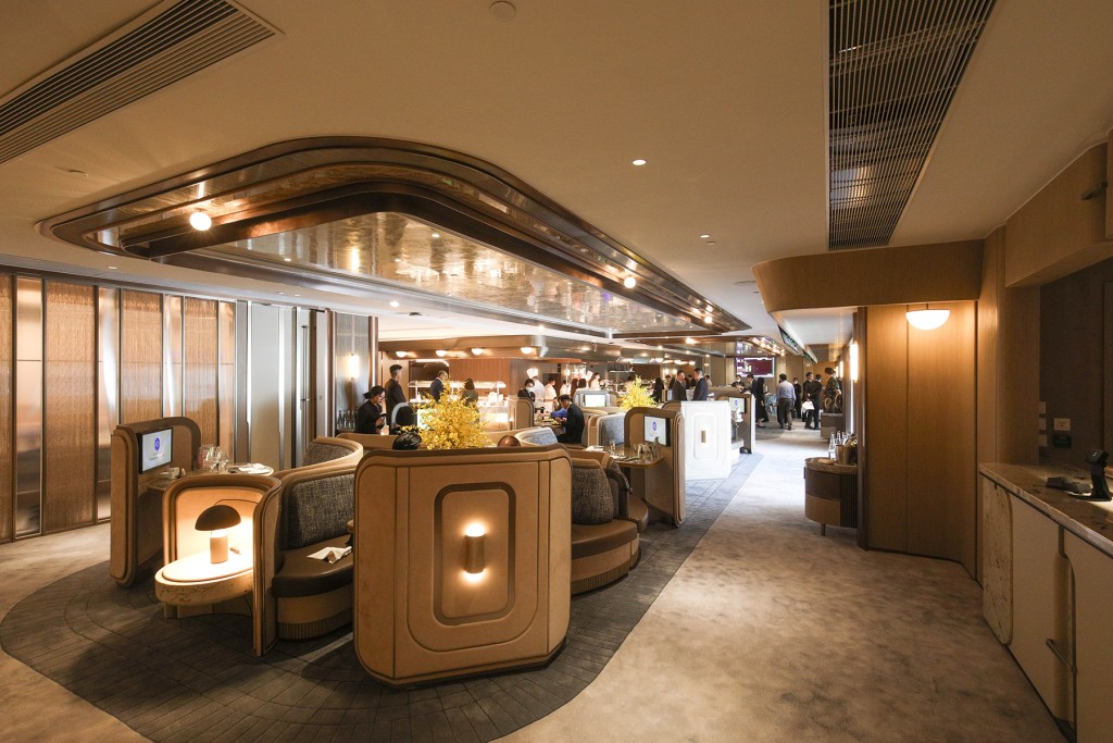 Champion Circle and Inner Circle will reopen in May with a brand-new look, becoming the largest dining and entertainment venue at Sha Tin Racecourse, offering an unparalleled catering and entertainment experience.