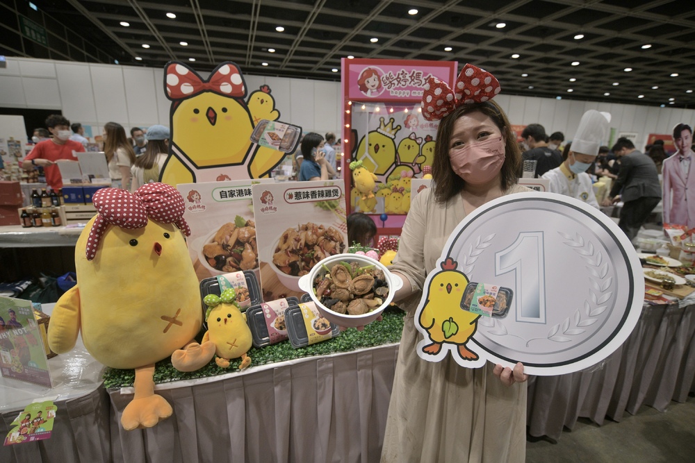 HappyMama, right, plans to use smells and clucking sound effects to lure visitors to its stall to compensate for the no-tasting rule. HappyMama, right, plans to use smells and clucking sound effects to lure visitors to its stall to compensate for the no-tasting rule.