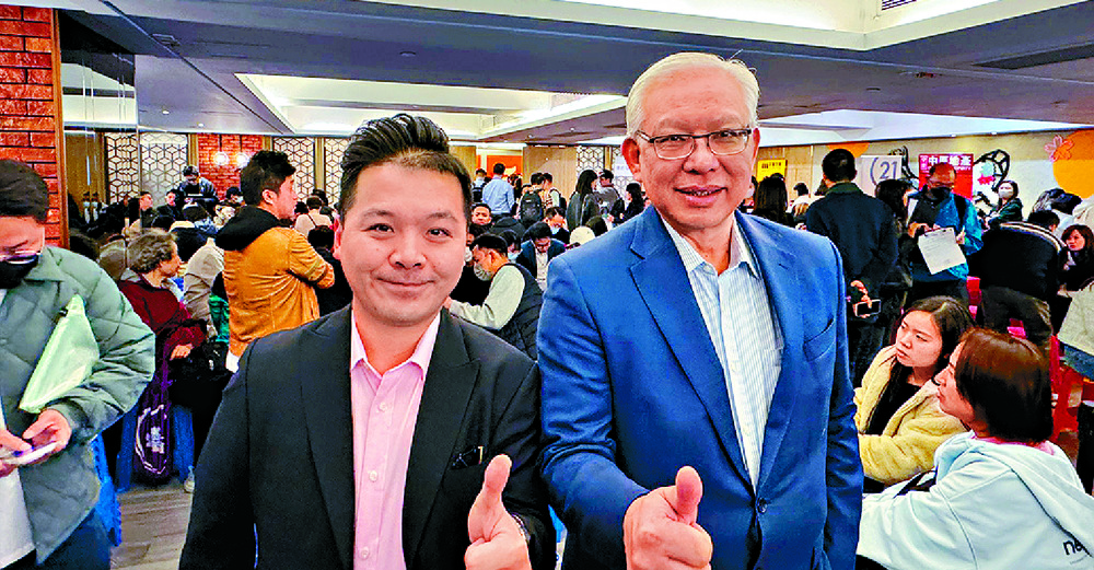 Early Light International property development department managing director Raymond Lee, right, with sales and marketing manager Leo Koo. SING TAO Early Light International property development department managing director Raymond Lee, right, with sales and marketing manager Leo Koo. SING TAO