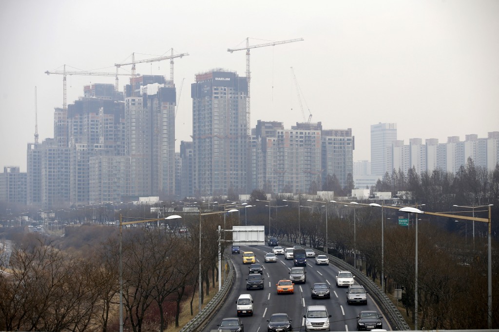 A luxury apartment complex near Han River under construction is seen in Seoul, photo taken in 2016, South Korea, January 26, 2016. REUTERS/Kim Hong-Ji