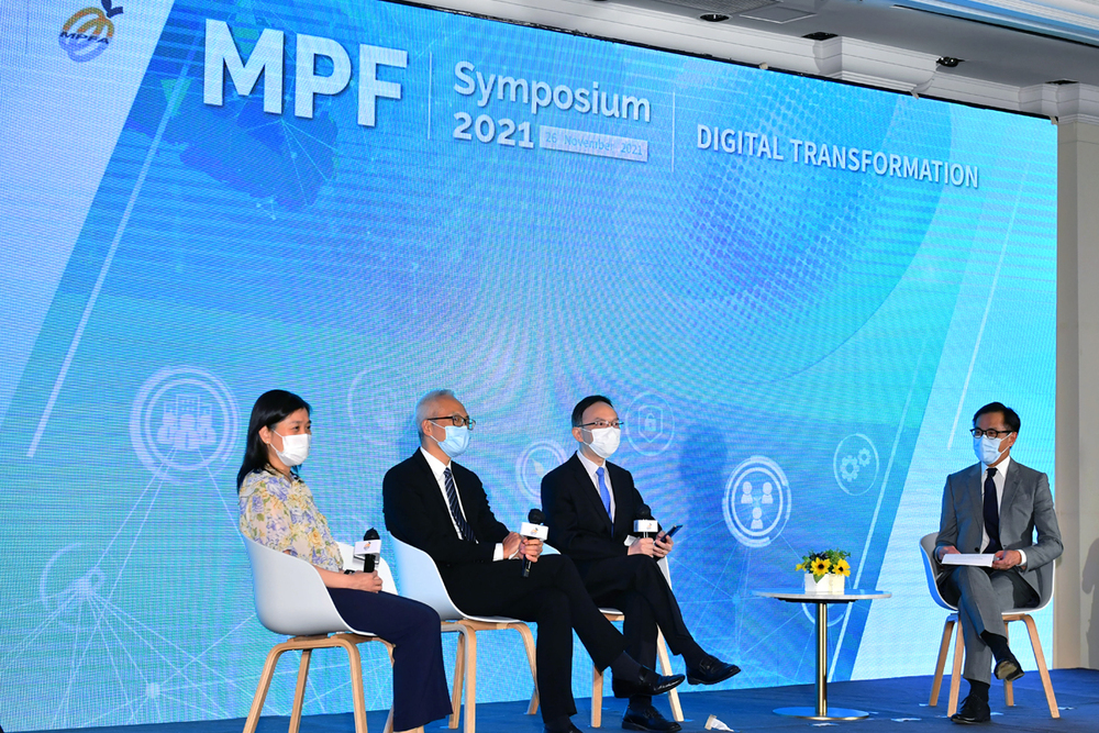 MPFA Executive Director (Members) Ms Cynthia Hui (first from left) and other guest speakers, including the Government Chief Information Officer Mr Victor Lam (second from right) and Deputy Chief Executive of the Hong Kong Monetary Authority Mr Howard Lee (second from left), shared the latest development of digital transformation in Hong Kong in the panel discussion session. 
