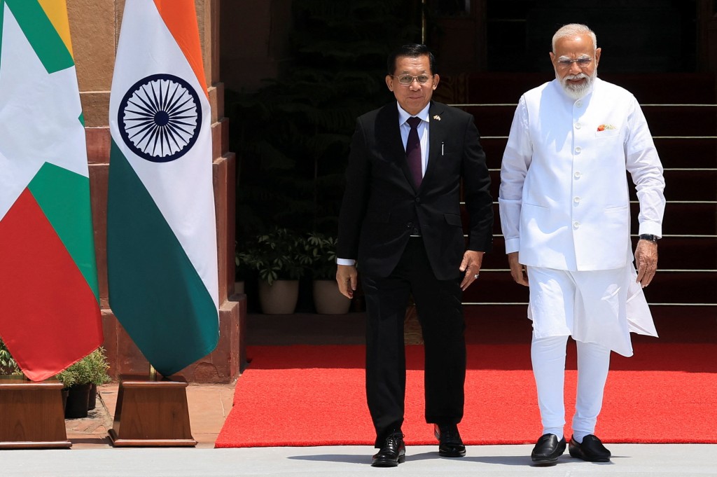 Myanmar's President Min Aung Hlaing (L) and India's Prime Minister Narendra Modi. (Reuters/File)