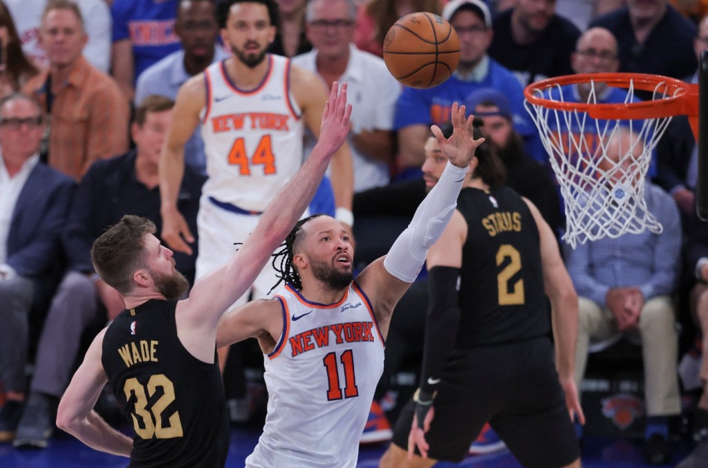 Jalen Brunson drives to the basket against Cleveland Cavaliers forward Dean Wade. REUTERS