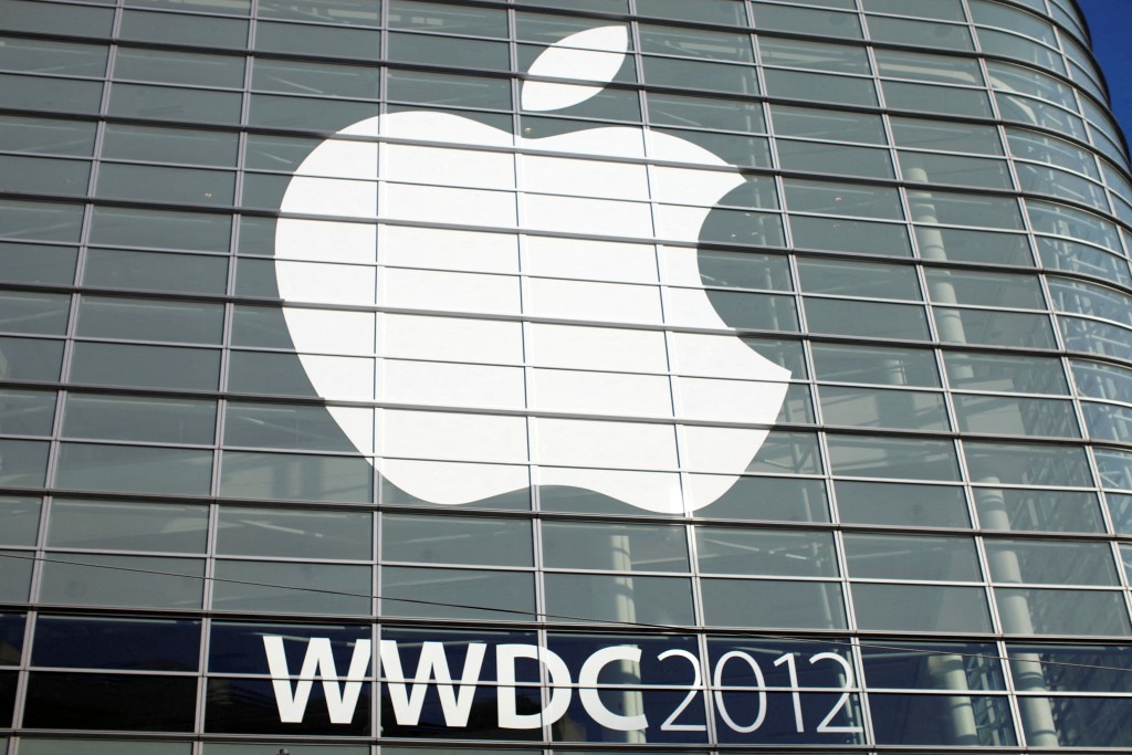 An Apple logo is seen at the Apple Worldwide Developers Conference 2012 in San Francisco, California June 11, 2012. REUTERS