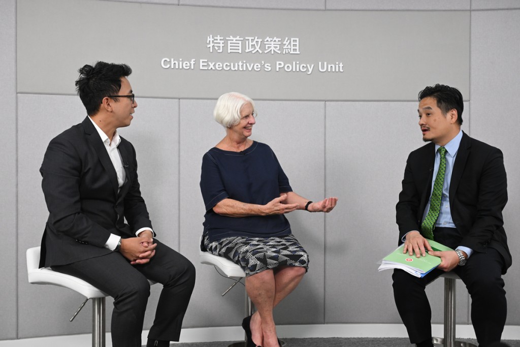 Hong Kong Boating Industry Association Chair Lawrence Chow (left) and Asia-Pacific Superyacht Association Executive Director Suzy Rayment (centre) speak to Chief Executive’s Policy Unit Head Stephen Wong about measures announced in the 2025 Policy Address to develop Hong Kong’s yacht economy. (GIS)