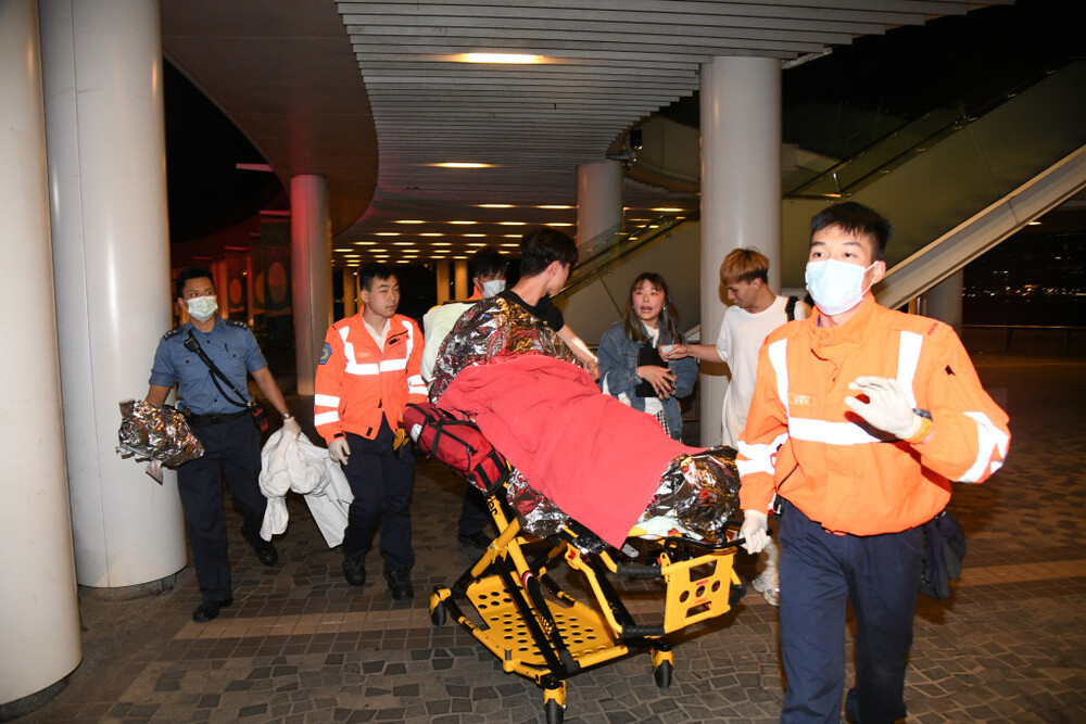 The first man who dived into the sea to rescue Fan. 