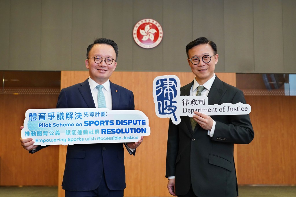 AALCO Hong Kong Regional Arbitration Centre director Nicholas Chan Hiu-fung (left), and Deputy Secretary for Justice Cheung Kwok-kwan.