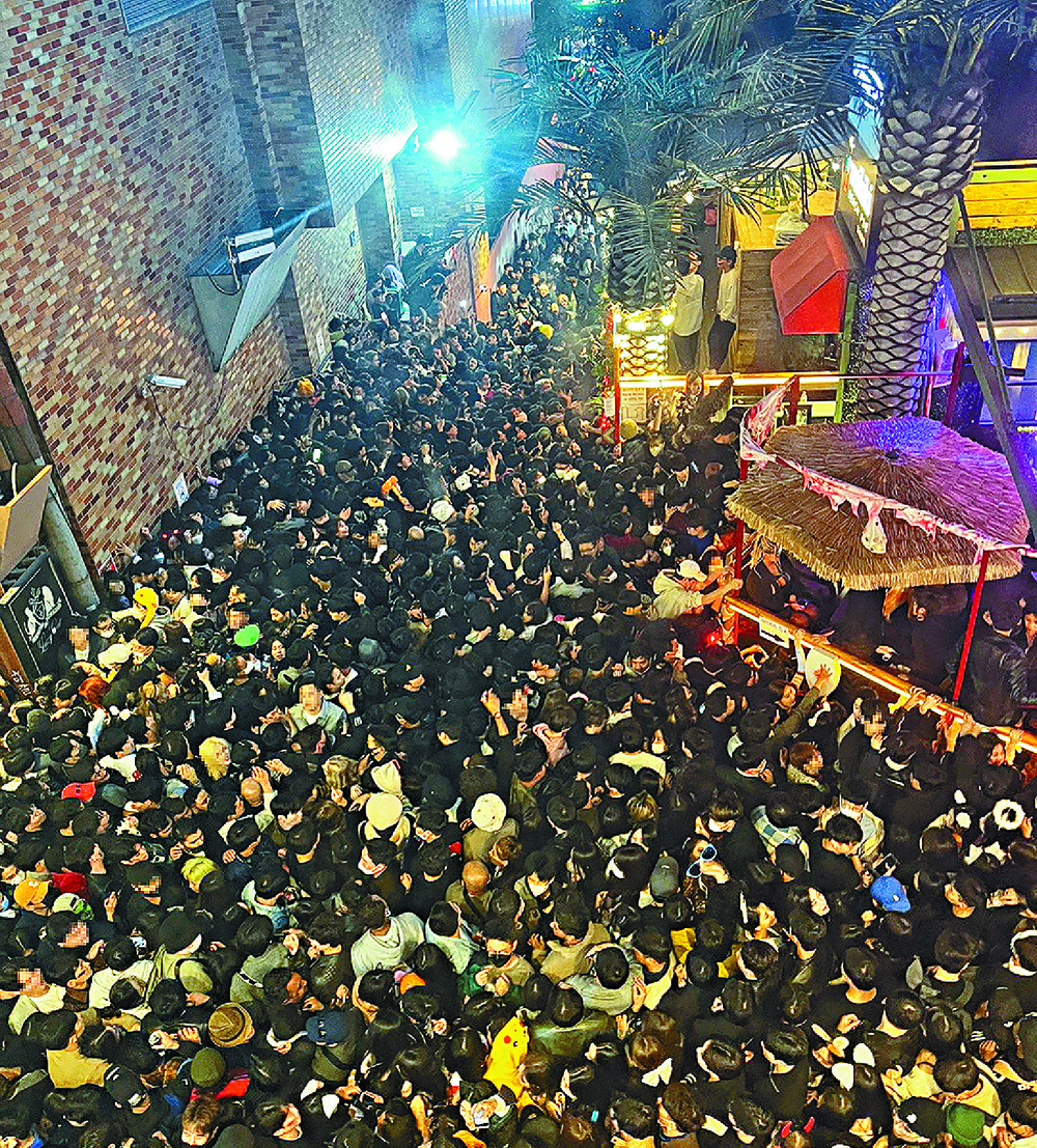 Crowds swarmed into a sloping alleyway in Itaewon before the massive crush trapped hundreds of revellers, killing at least 153 – including 22 foreigners –and injuring 82.Reuters Crowds swarmed into a sloping alleyway in Itaewon before the massive crush trapped hundreds of revellers, killing at least 153 – including 22 foreigners –and injuring 82.Reuters