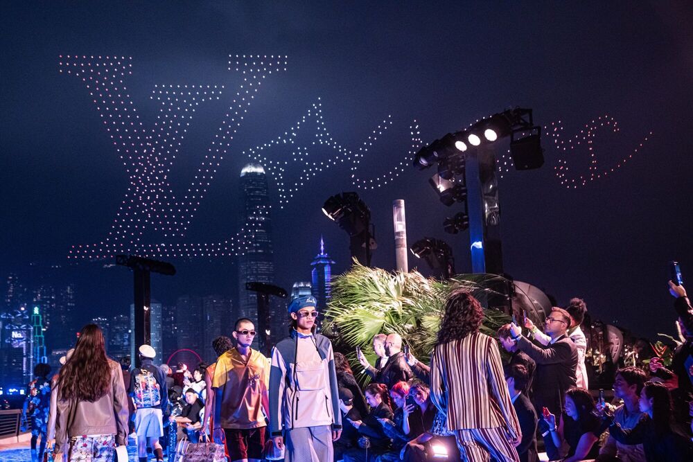 Luxury fashion houses Louis Vuitton and Dior chose Hong Kong to host fashion shows in 2023 and 2024. Luxury fashion houses Louis Vuitton and Dior chose Hong Kong to host fashion shows in 2023 and 2024.