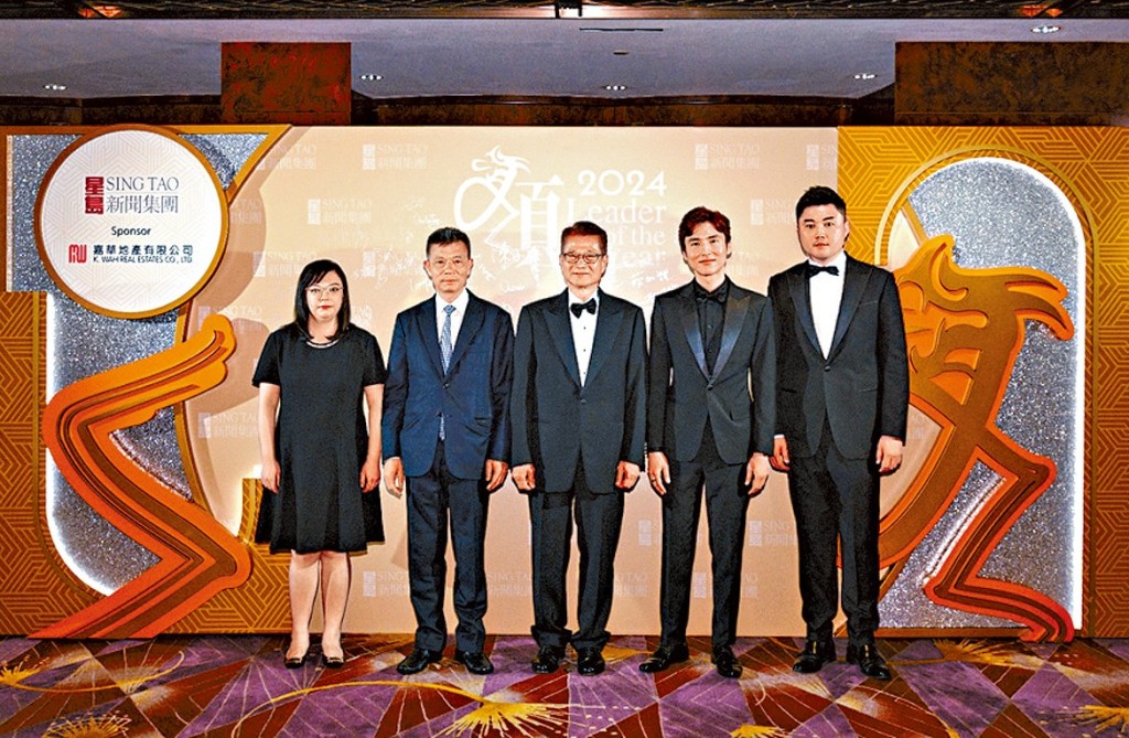 With Paul Chan are, from left, Sing Tao's vice chairman and co-chief executive Kwok Hiu-ting, Kwok Ying-shing, Karson Choi and Dr Cai Jin.