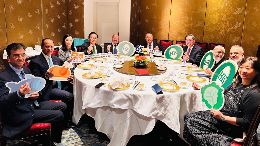 Jeffrey Lam, fourth left, attends an FHKI exchange dinner with BOT. FHKI