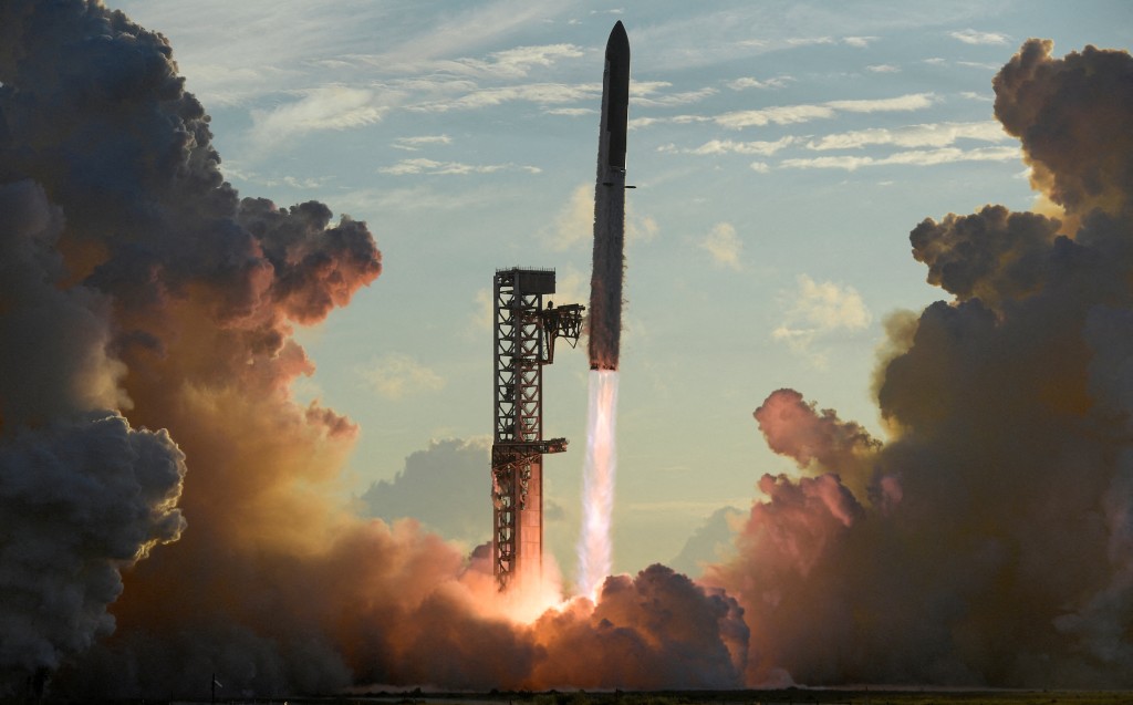 The SpaceX Starship and Super Heavy v3 Booster lift off on its 14h test flight from the SpaceX launch complex in Starbase, Texas, U.S., September 28, 2026. Reuters
