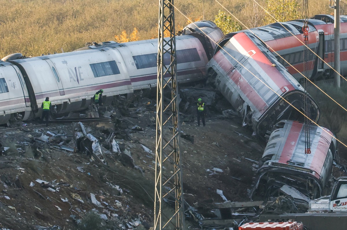 thestandard.com.hk - The Standard 英文虎報 - Spain mourns after latest train tragedy kills 68