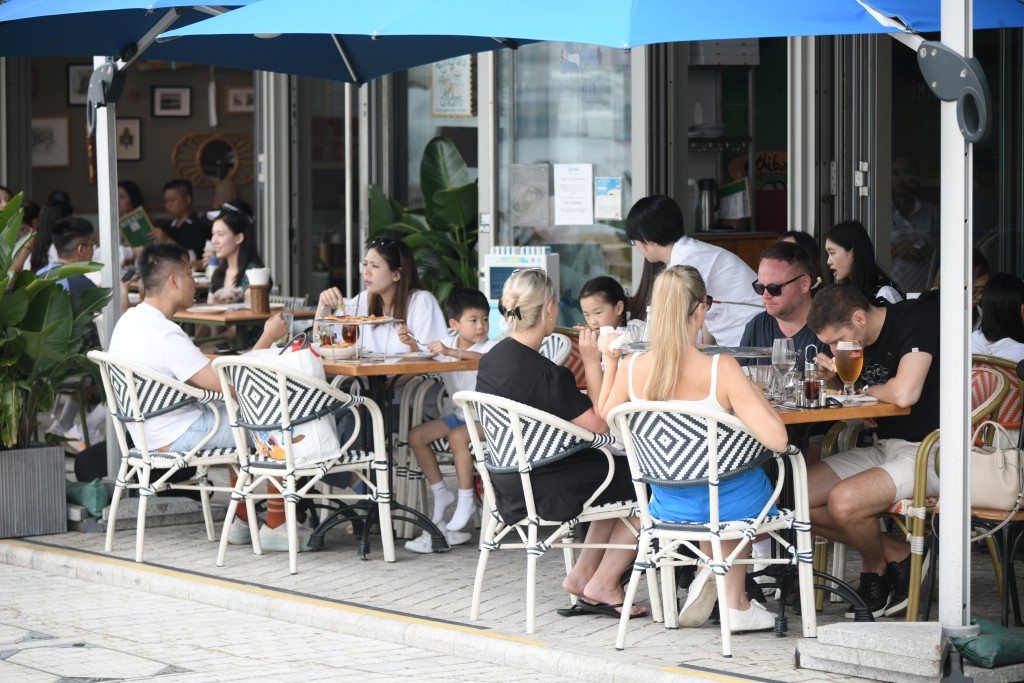 thestandard.com.hk - The Standard 英文虎報 - LegCo backs new strategy to boost tourism through culinary experiences