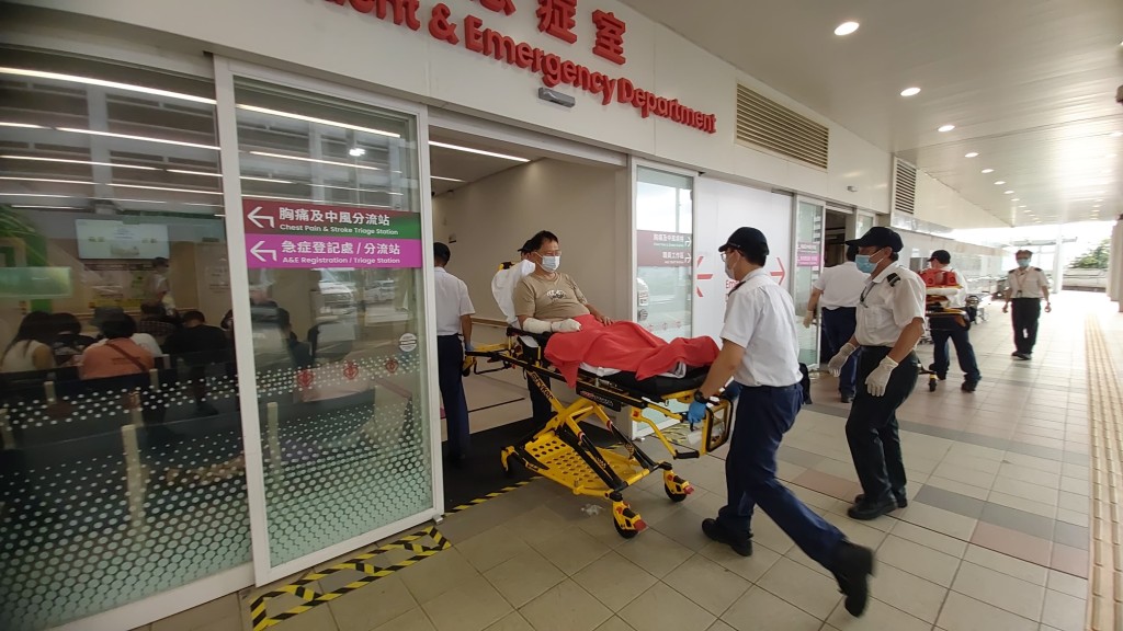 Photo: thestandard.com.hk 3 Elderly Injured in Kwai Chung Shopping Centre Escalator Fall
