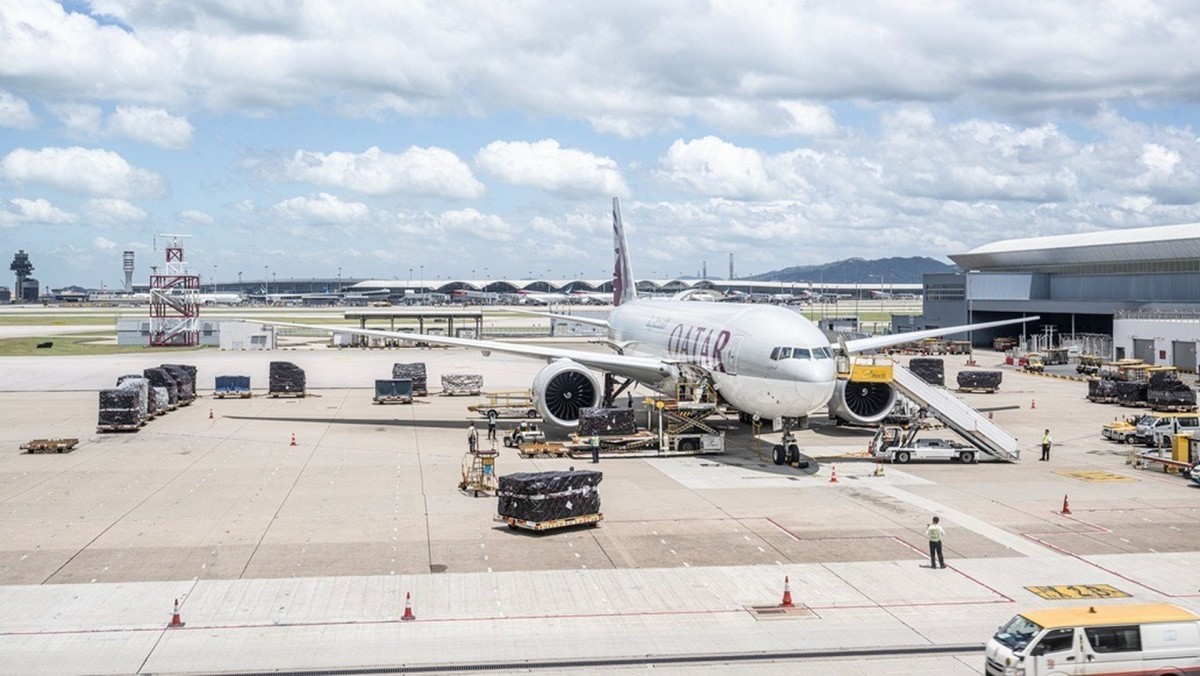 thestandard.com.hk - The Standard 英文虎報 - Strong cargo partnership forged at our HK airport | Nuts and Bolts | Edmund Leung