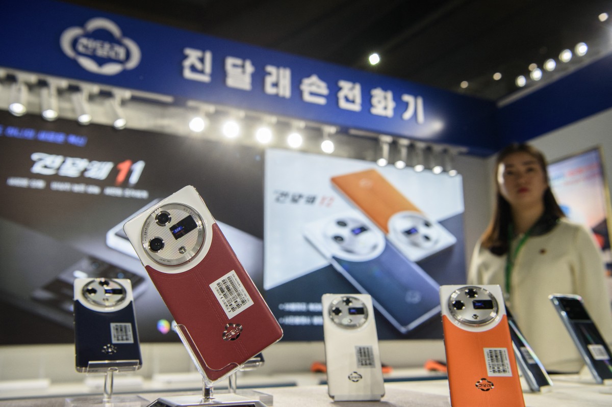 thestandard.com.hk - The Standard 英文虎報 - Pyongyang calling: North Korea shows off own-brand phones