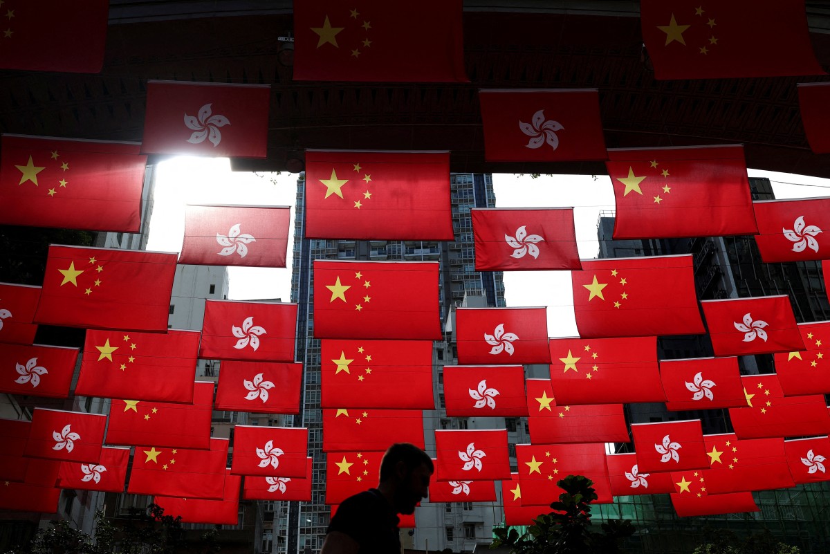 thestandard.com.hk - The Standard 英文虎報 - China, Hong Kong securities watchdogs unveil sweeping measures to deepen capital market ties