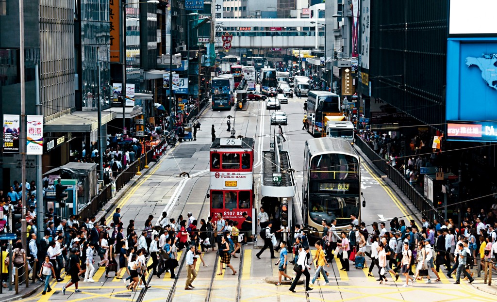 thestandard.com.hk - The Standard 英文虎報 - HK wins back foreign professionals as financial sector rebounds