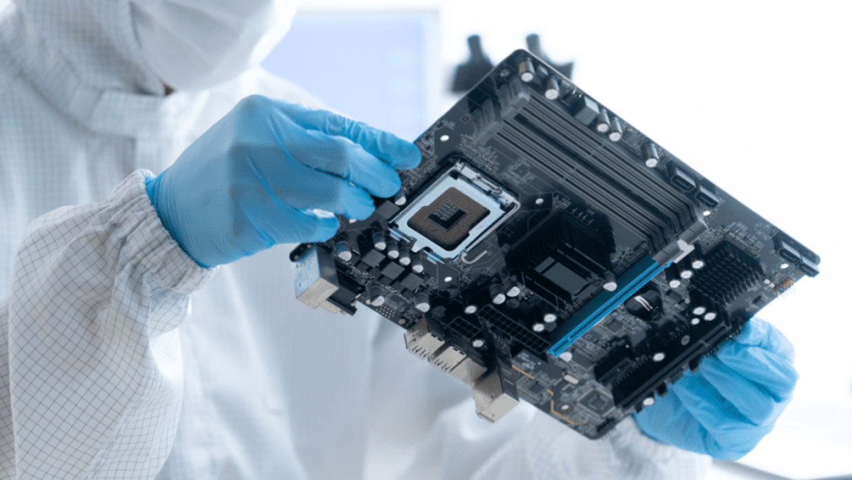 thestandard.com.hk - The Standard 英文虎報 - HK emerges as strategic hub for AI chip reexports amid global tech reshuffling | Fongmula | Francis Fong