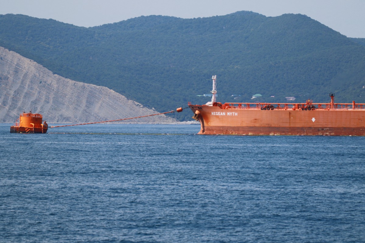 thestandard.com.hk - The Standard 英文虎報 - Kazakhstan's daily oil output halves after export terminal closure, source says