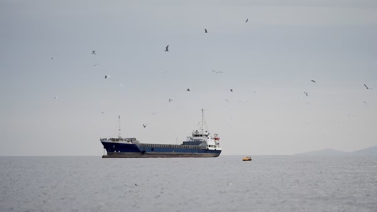 What does a US naval blockade of Iran mean for oil flows?