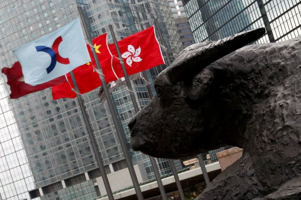 thestandard.com.hk - Gloria Leung - Hang Seng climbs nearly 1 percent as pharma and gold stocks surge