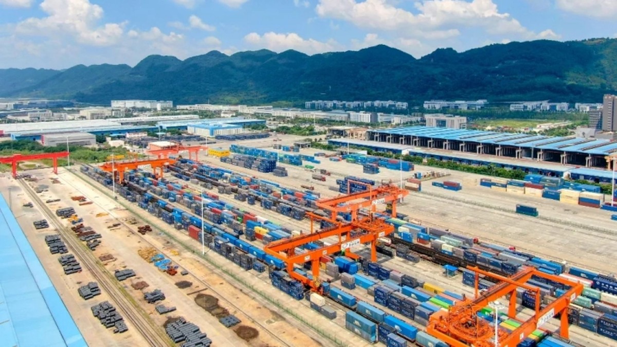 thestandard.com.hk - The Standard 英文虎報 - Bridging the inland divide: how China's new western corridor tests Hong Kong's resilience