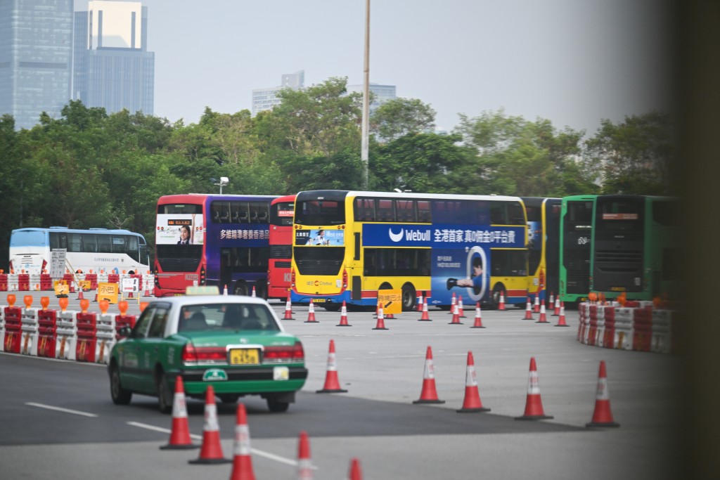 thestandard.com.hk - The Standard 英文虎報 - Taxi industry urges review of queue ticket requirement at new Huanggang Port
