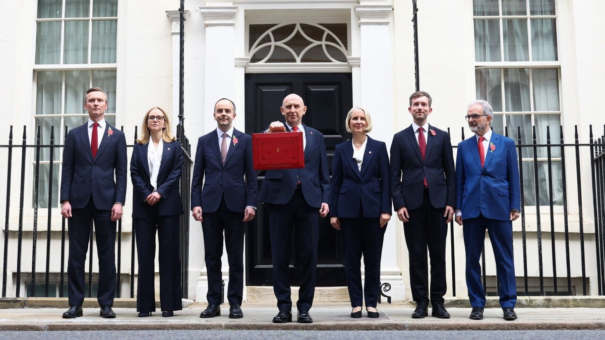 thestandard.com.hk - The Standard 英文虎報 - In first budget, UK's Healey tries to shelter households from economic storms