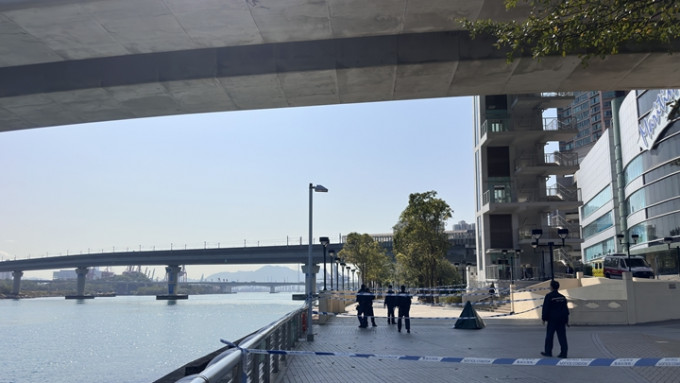 Man dies after falling from Tsing Yi bridge