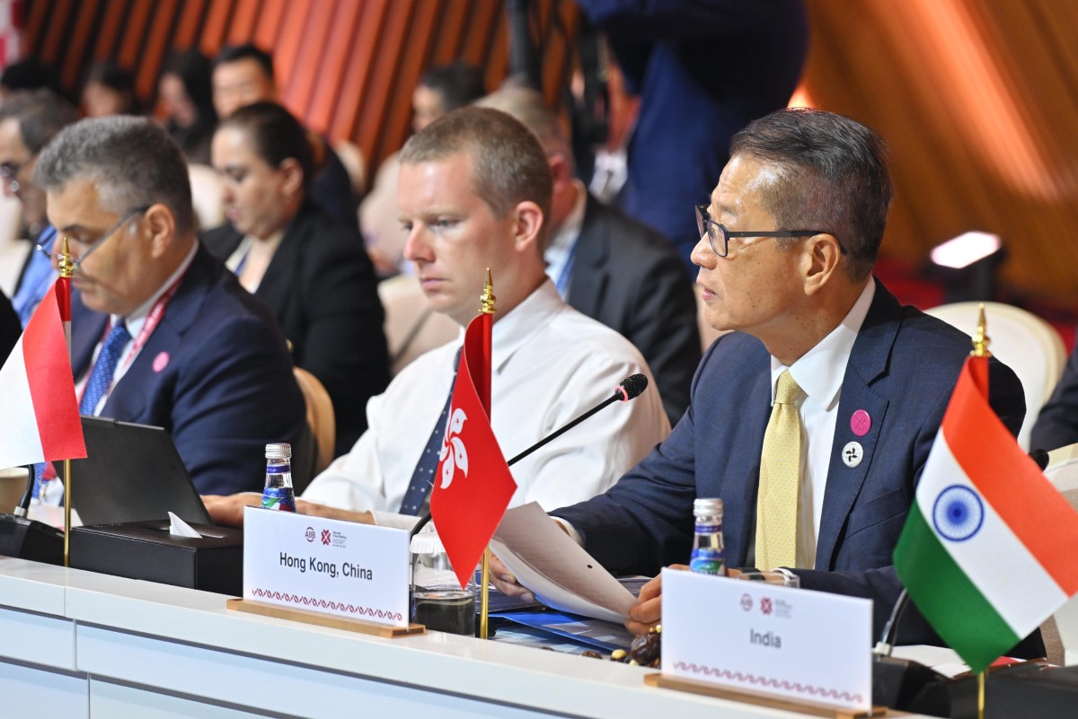 thestandard.com.hk - Gloria Leung - Hong Kong and China ready to back AIIB on climate and digital infrastructure: Paul Chan