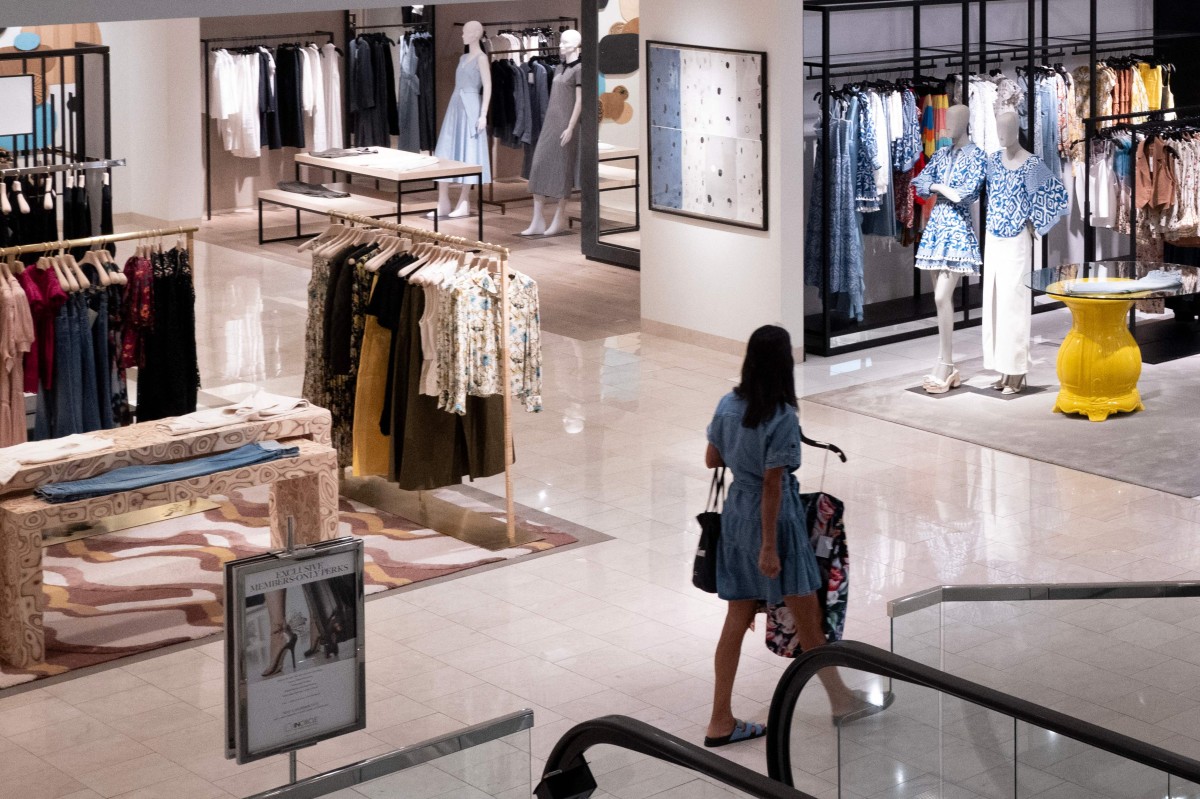 thestandard.com.hk - The Standard 英文虎報 - US retail sales beat expectations in September on higher gasoline prices