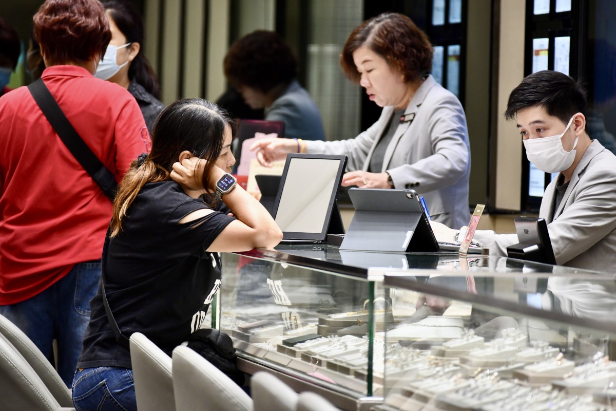 thestandard.com.hk - The Standard 英文虎報 - Hong Kong's retail sales grew 5.5 percent year on year in January, beating market expectation