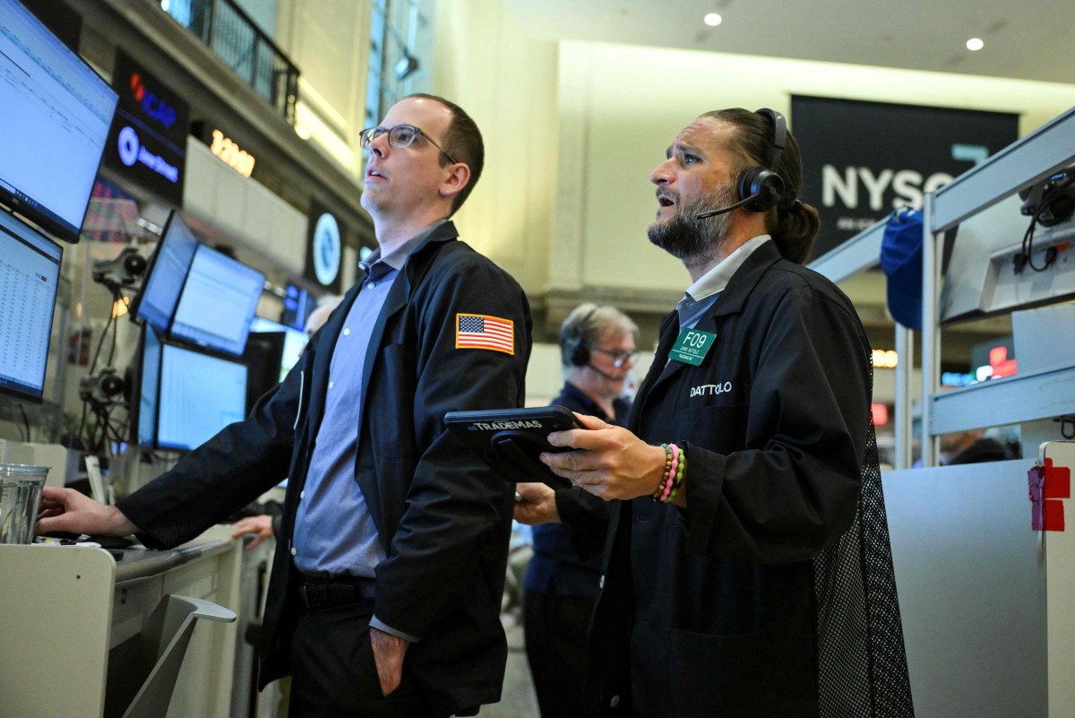 thestandard.com.hk - The Standard 英文虎報 - Wall St open flat as markets monitor Hormuz situation